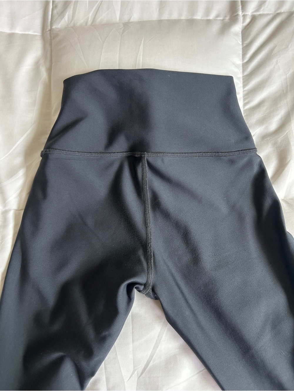 Alo High-Waist Black Leggings in XS - Picture 5 of 8